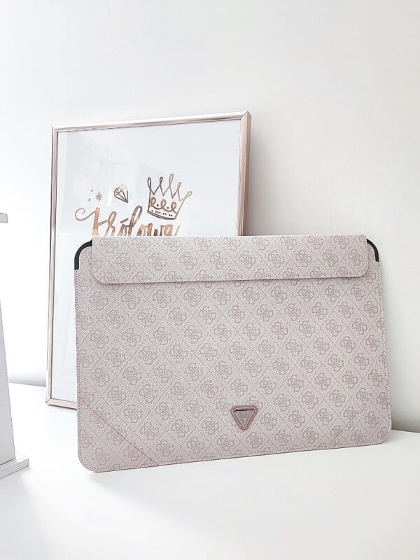 Guess case na laptopa 16" różowy logowany